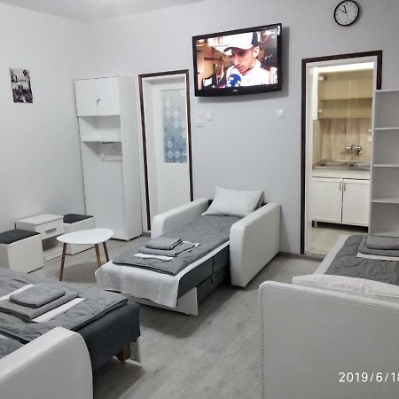 Apartmani Pinokio Ni Exteriér fotografie