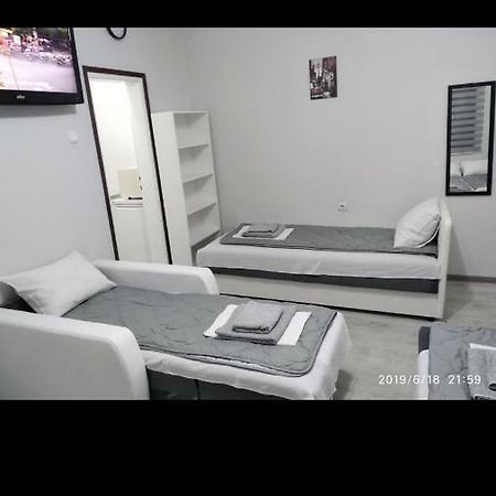 Apartmani Pinokio Ni Exteriér fotografie