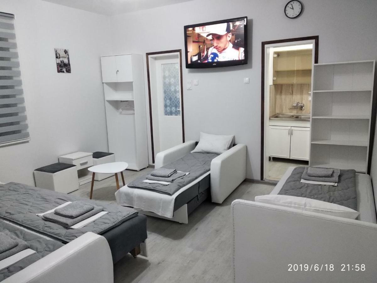 Apartmani Pinokio Ni Exteriér fotografie