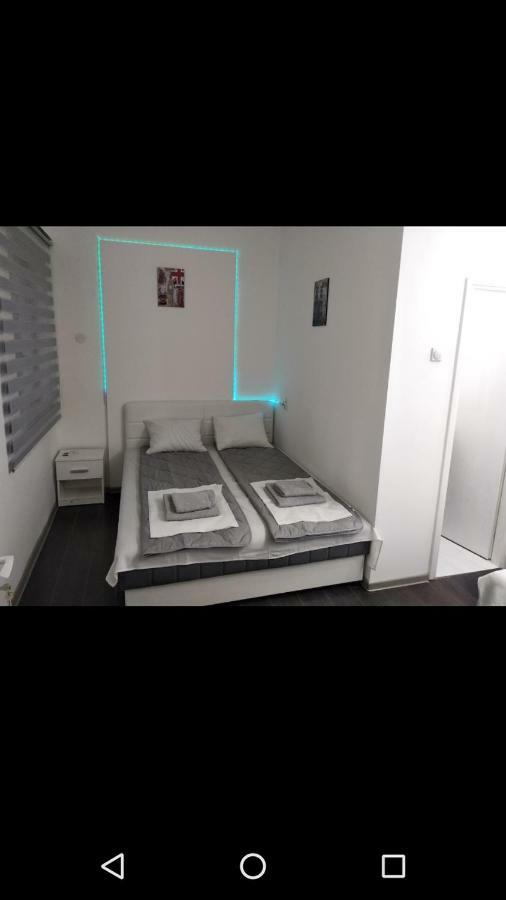 Apartmani Pinokio Ni Exteriér fotografie
