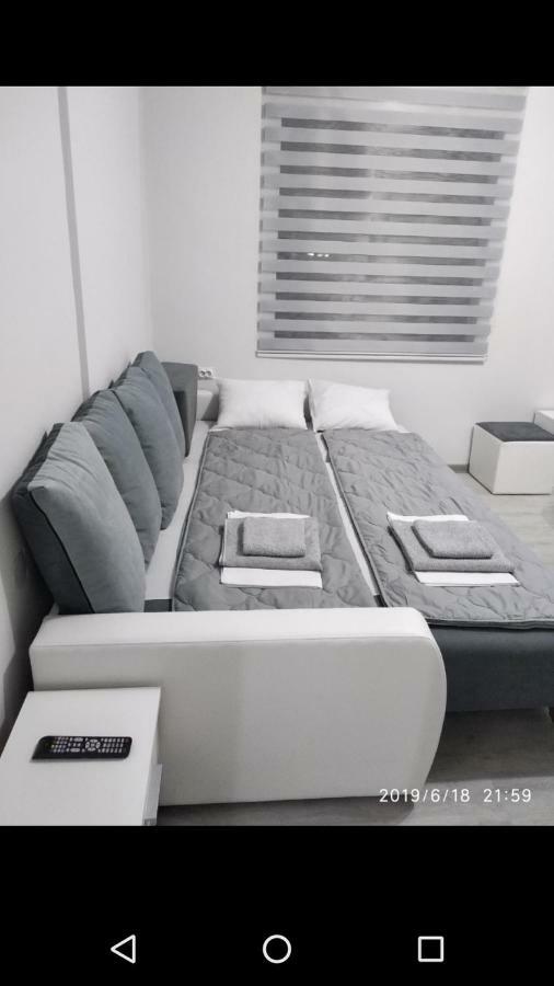 Apartmani Pinokio Ni Exteriér fotografie