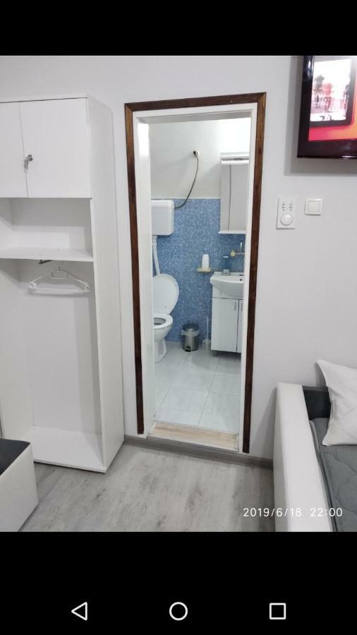 Apartmani Pinokio Ni Exteriér fotografie