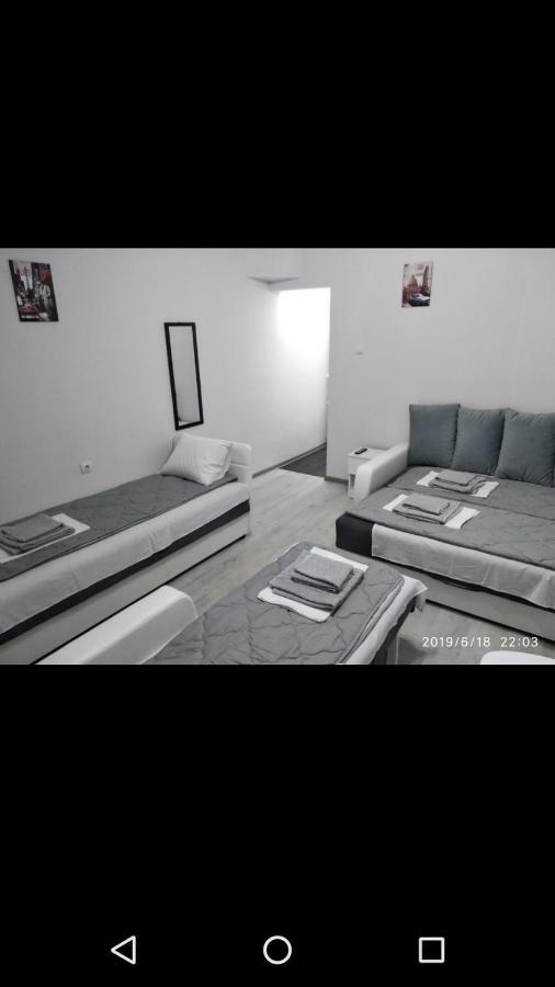 Apartmani Pinokio Ni Exteriér fotografie