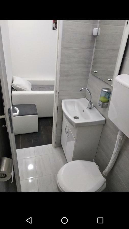 Apartmani Pinokio Ni Exteriér fotografie